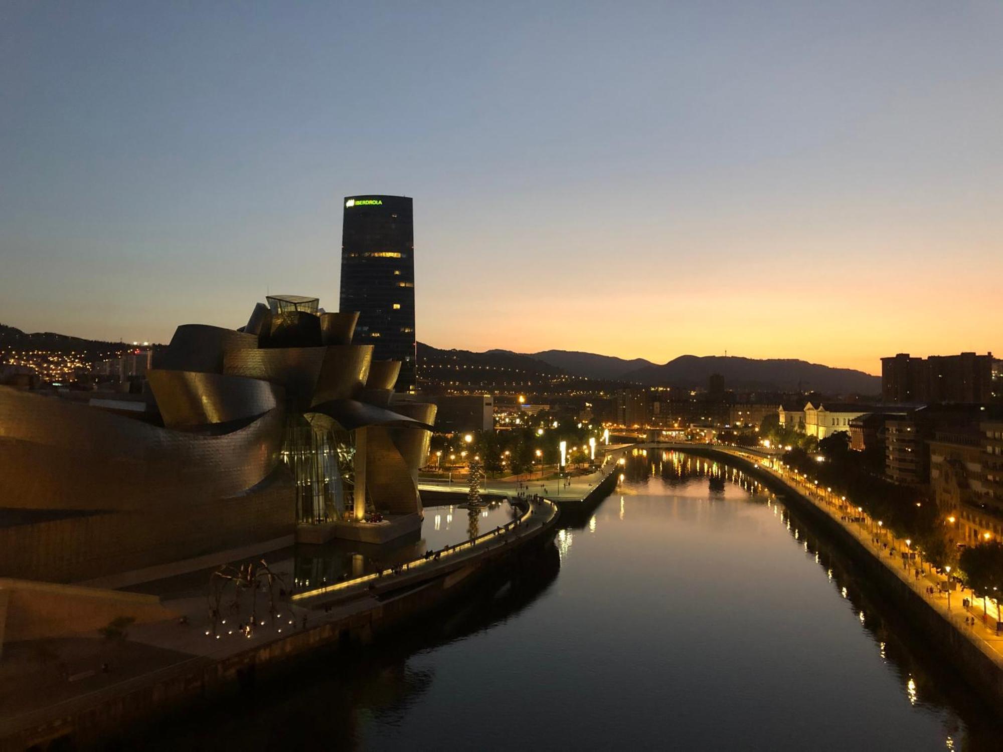 110 M2 Central Apartment In Abando Close To Guggenheim With Parking Bilbao Extérieur photo